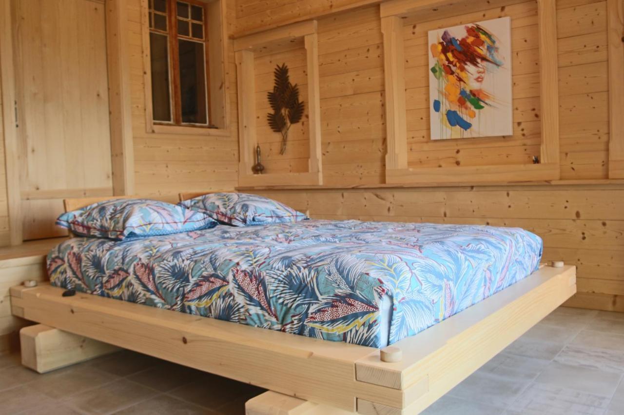 Les Abeilles Bed and Breakfast Romont Eksteriør billede