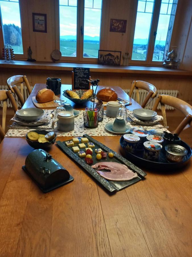 Les Abeilles Bed and Breakfast Romont Eksteriør billede
